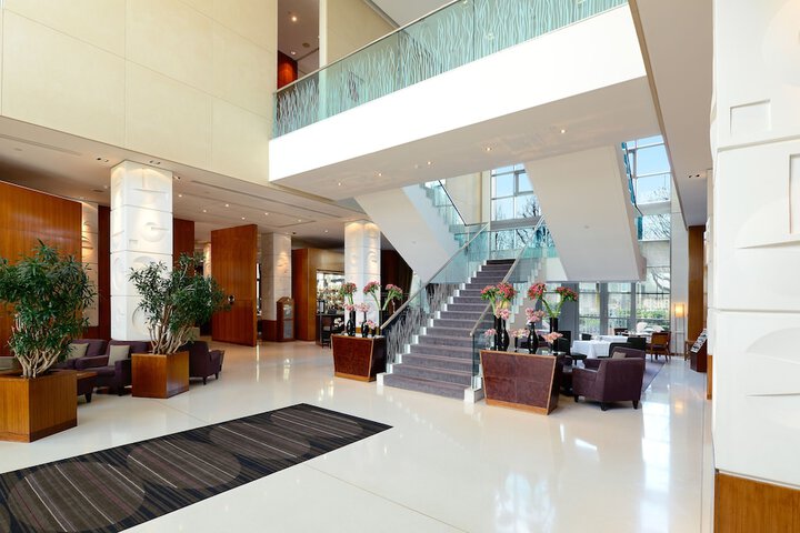 Canary Riverside Plaza Hotel