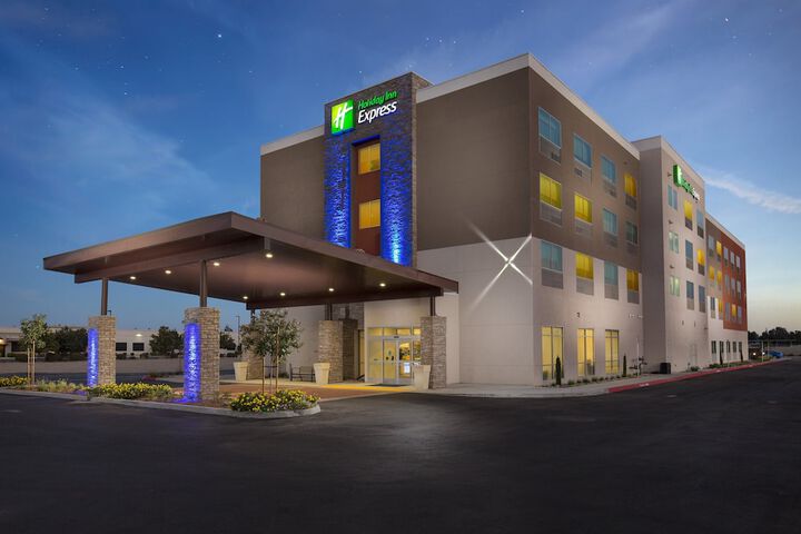 Holiday Inn Express Visalia Sequoia Gateway Area, an IHG Hotel