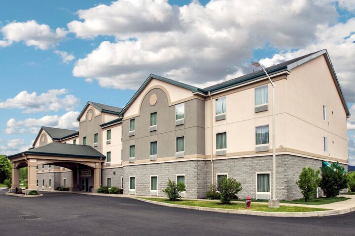 Quality Inn & Suites Fishkill South near I-84