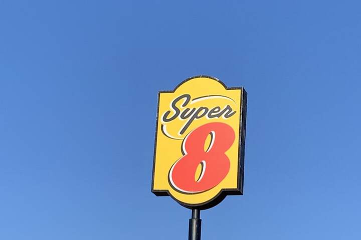 Super 8 by Wyndham O Neill NE