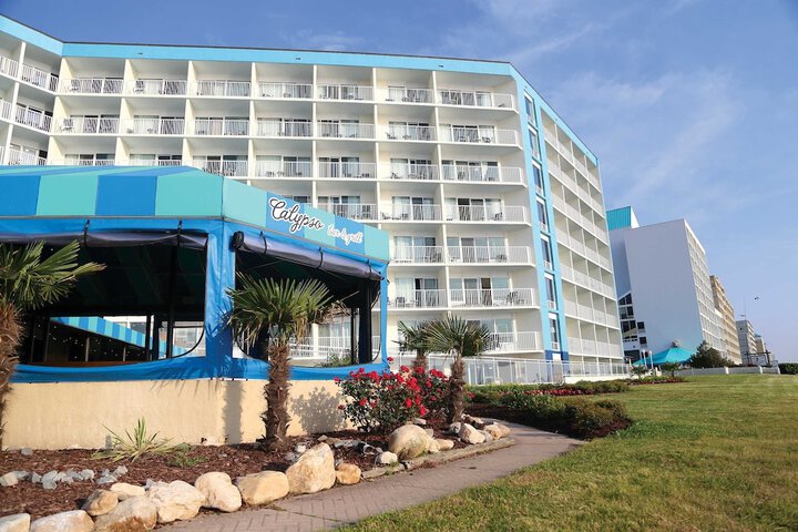 Surfbreak Oceanfront Hotel