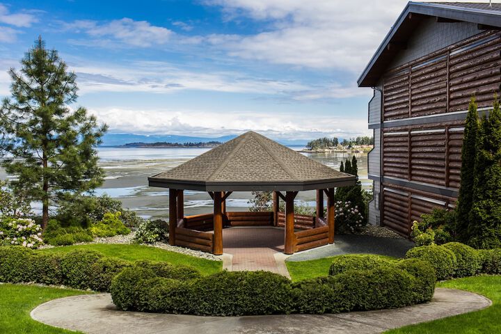 Tigh-Na-Mara Seaside Spa Resort