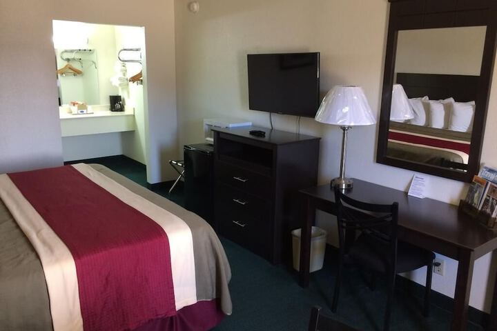 Travel Inn & Suites