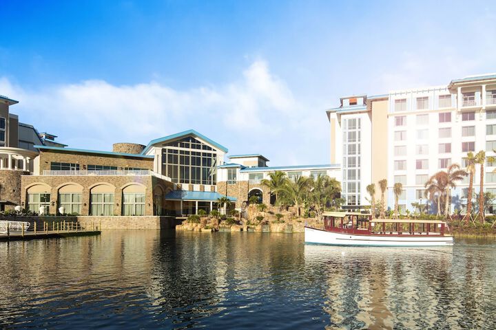 Universal's Loews Sapphire Falls Resort