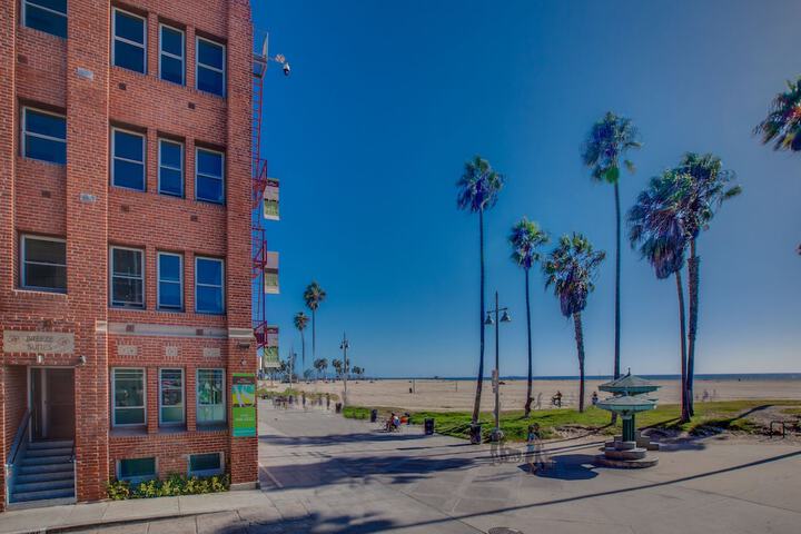 Venice Breeze Suites